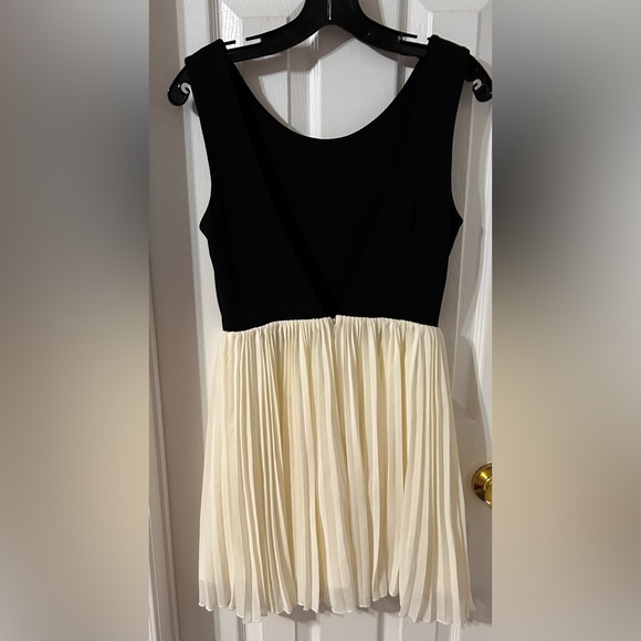 KNT pleated mini dress - Picture 4 of 5